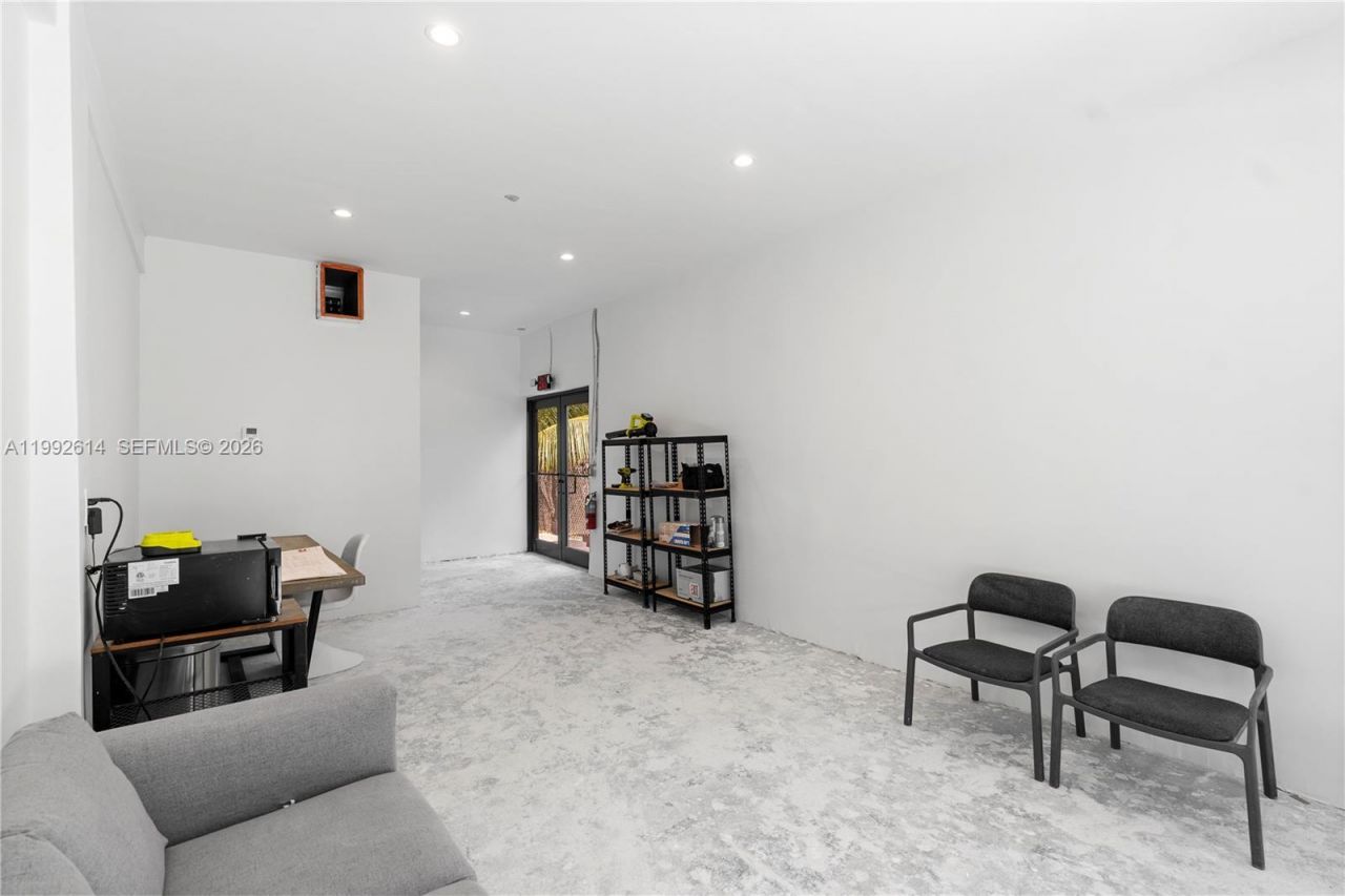 216 NW 11th St, Miami, FL 33136 Photo