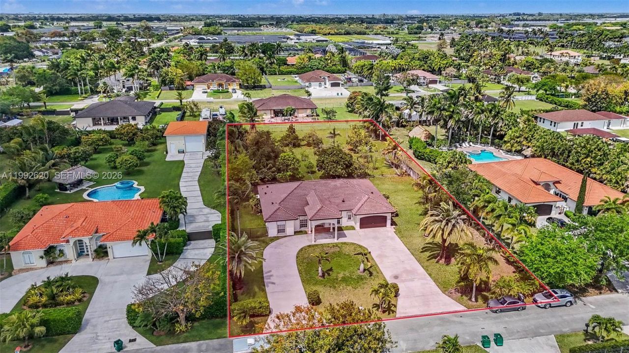 17113 SW 215th Ter, Miami, FL 33187 Photo