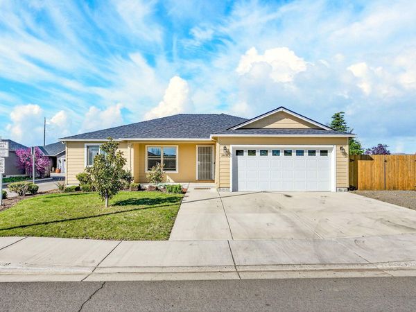 3851 Valley Meadows Drive, White City, OR 97503