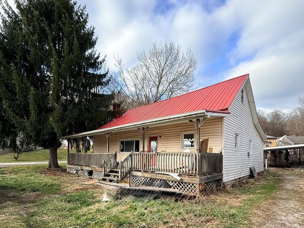 586 Lincoln Street, Middleport, OH 45760