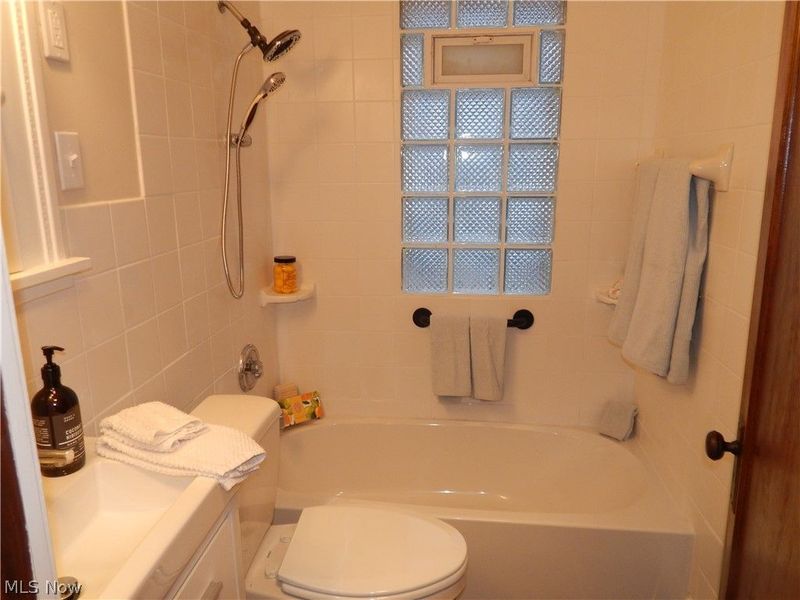 1718 Cook Avenue , Cleveland, OH 44109 Photo 11