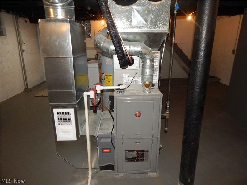 1718 Cook Avenue , Cleveland, OH 44109 Photo 23