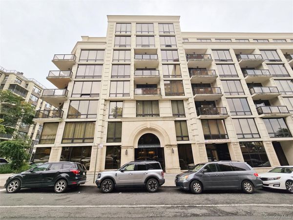 63-36 99 Sreet , Unit 8C, Rego Park, NY 11374