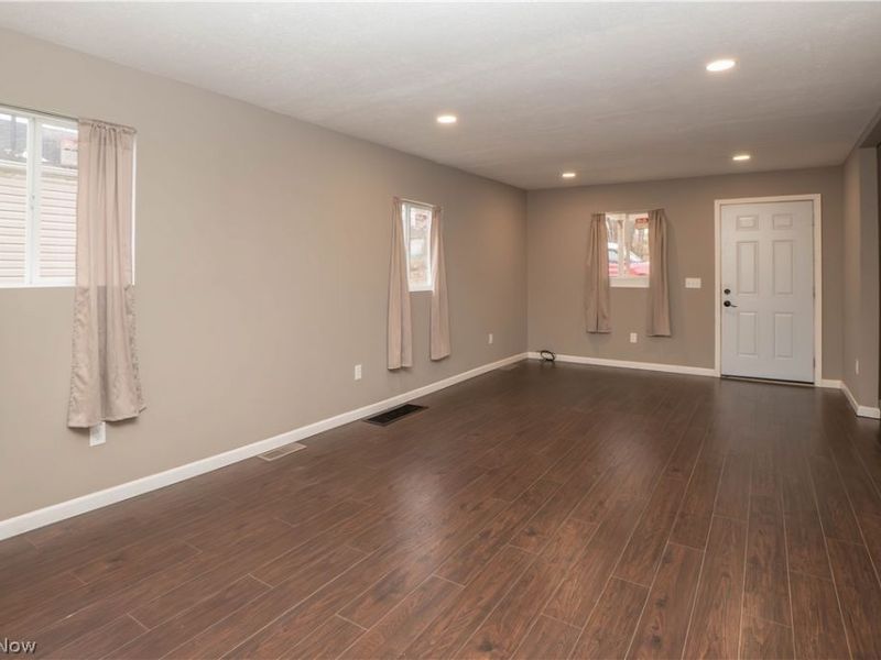 318 Elmport Avenue NE, Canton, OH 44704 Photo 3