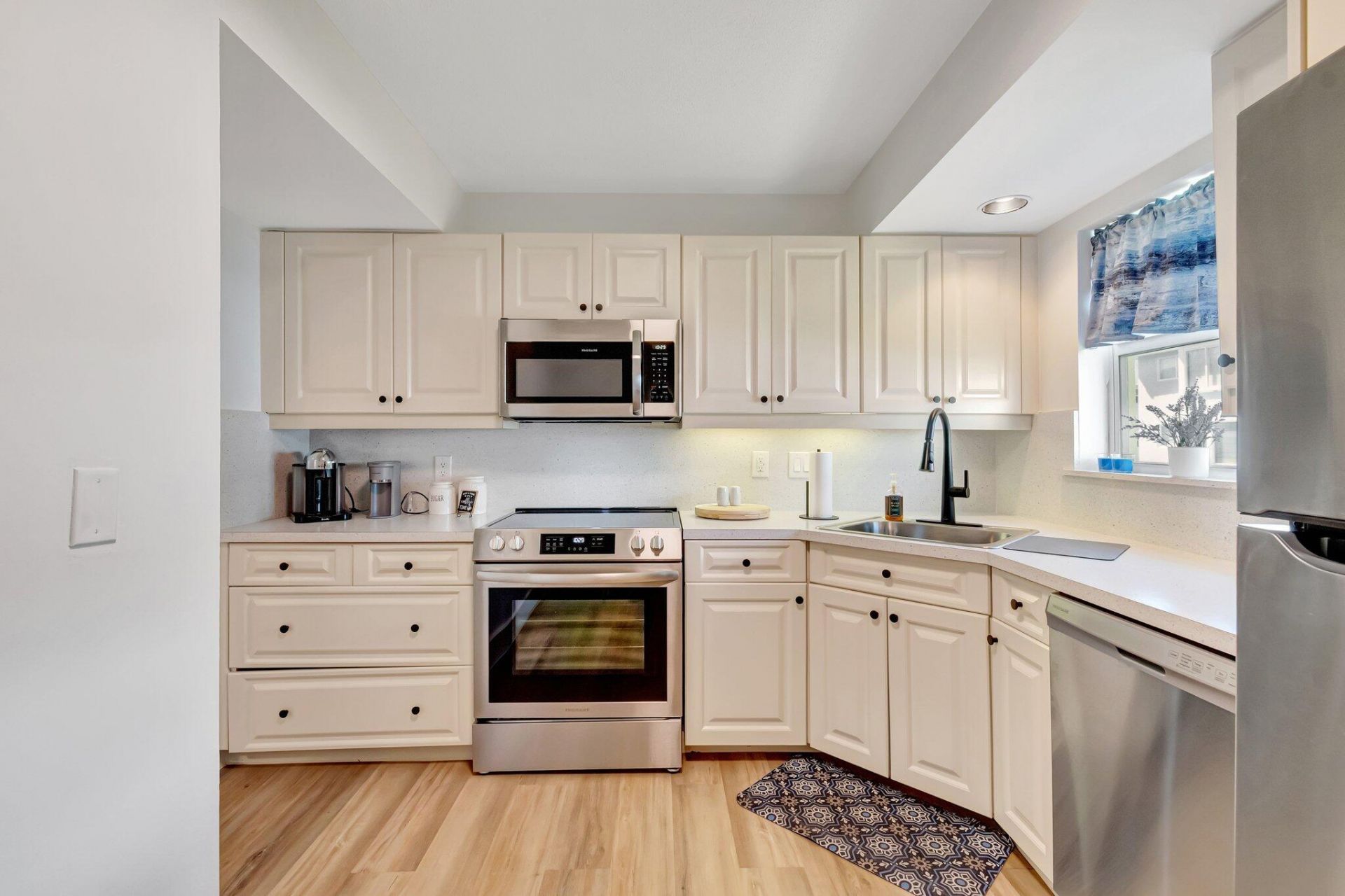 17 Colonial Club Drive, Unit 204, Boynton Beach, FL 33435 Photo