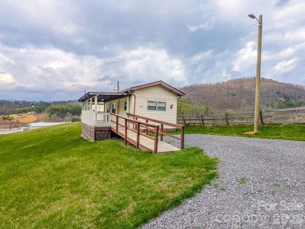 107 Mockingbird Lane, Burnsville, NC 28714