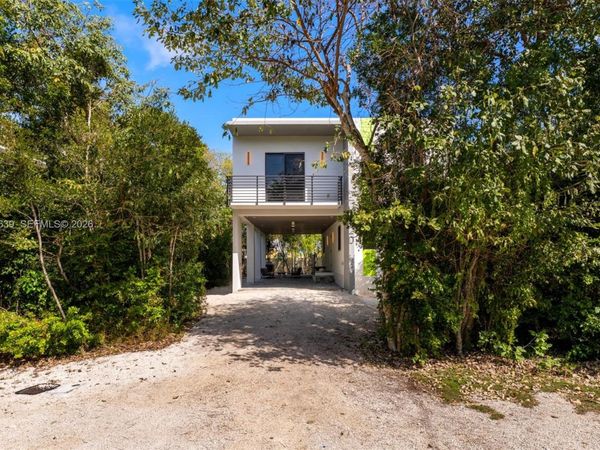 20 Coral Dr , Key Largo, FL 33037