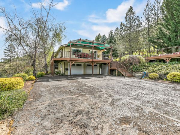 4131 W Griffin Creek Road, Medford, OR 97501