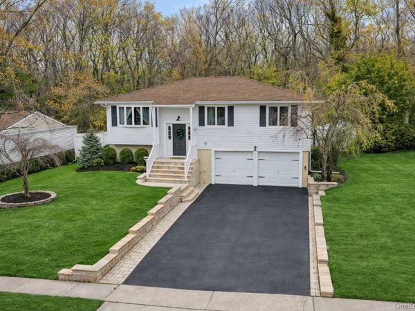 17 Country Lane Drive , Kings Park, NY 11754