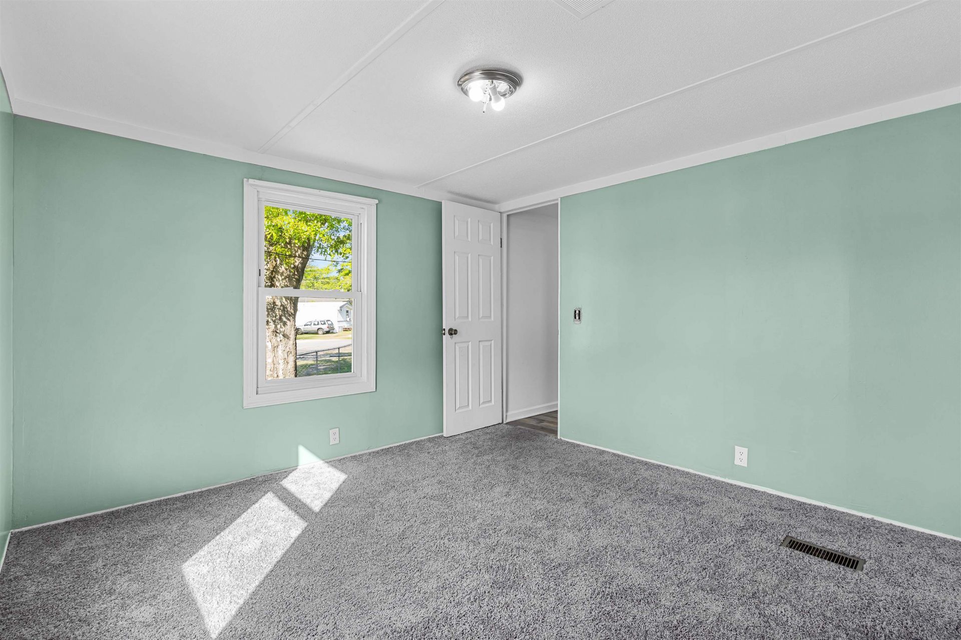 100 Romell Rd. Photo 13