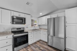 100 Romell Rd. photo 4