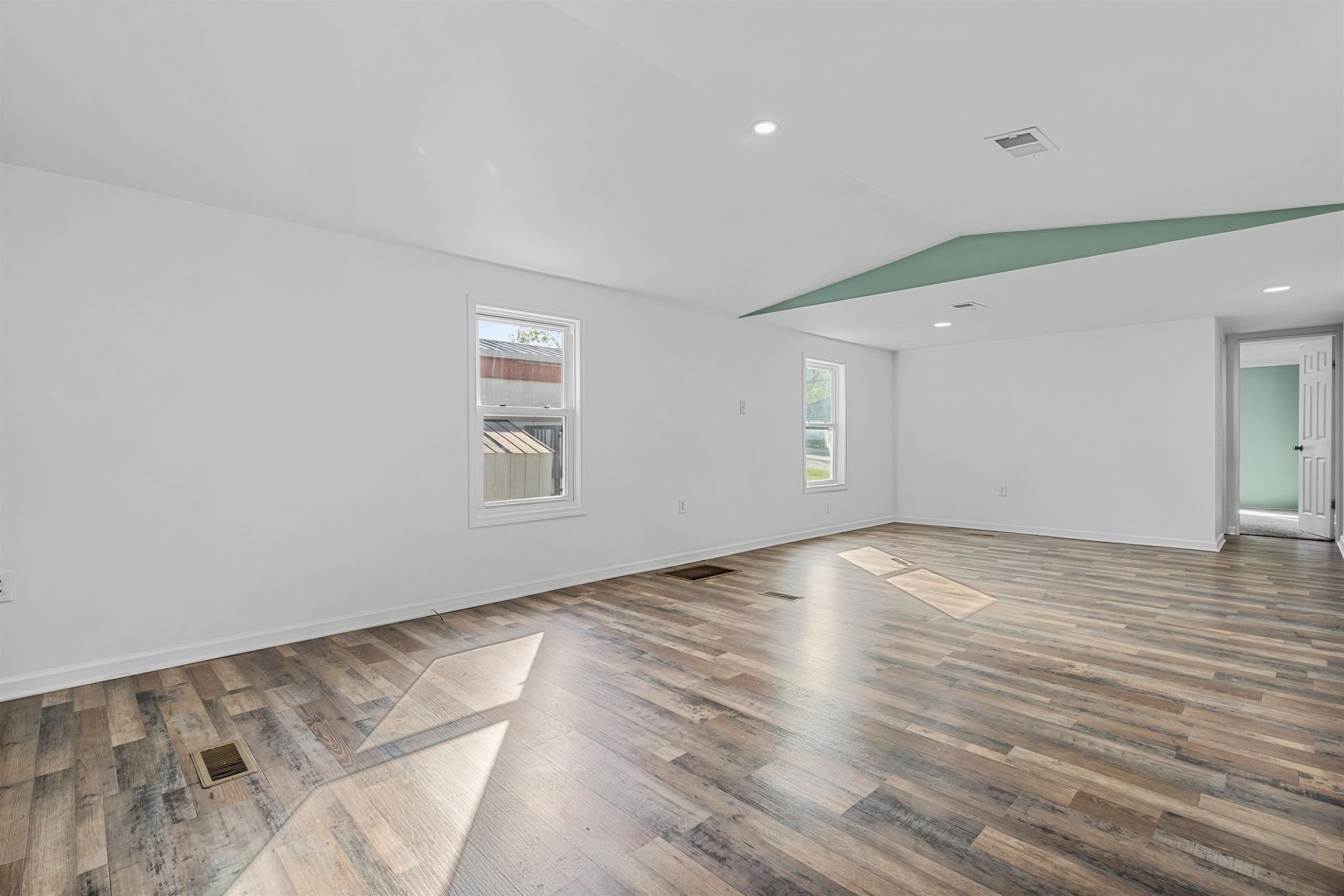 100 Romell Rd. Photo 9