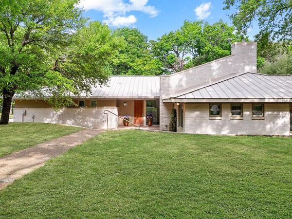 301 Bentwood Circle , Corsicana, TX 75109