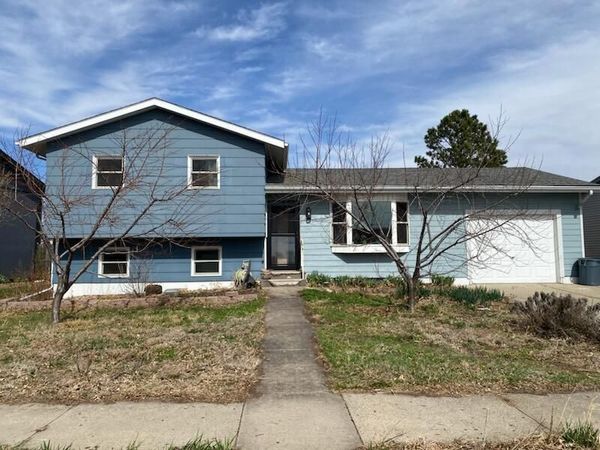 814 W 3rd Street, Pierre, SD 57501