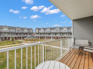 3927 Trailway Commons Circle, Auburn Hills, MI 48326