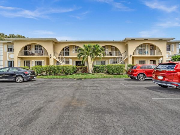 13721 Flora Place, Unit D, Delray Beach, FL 33484