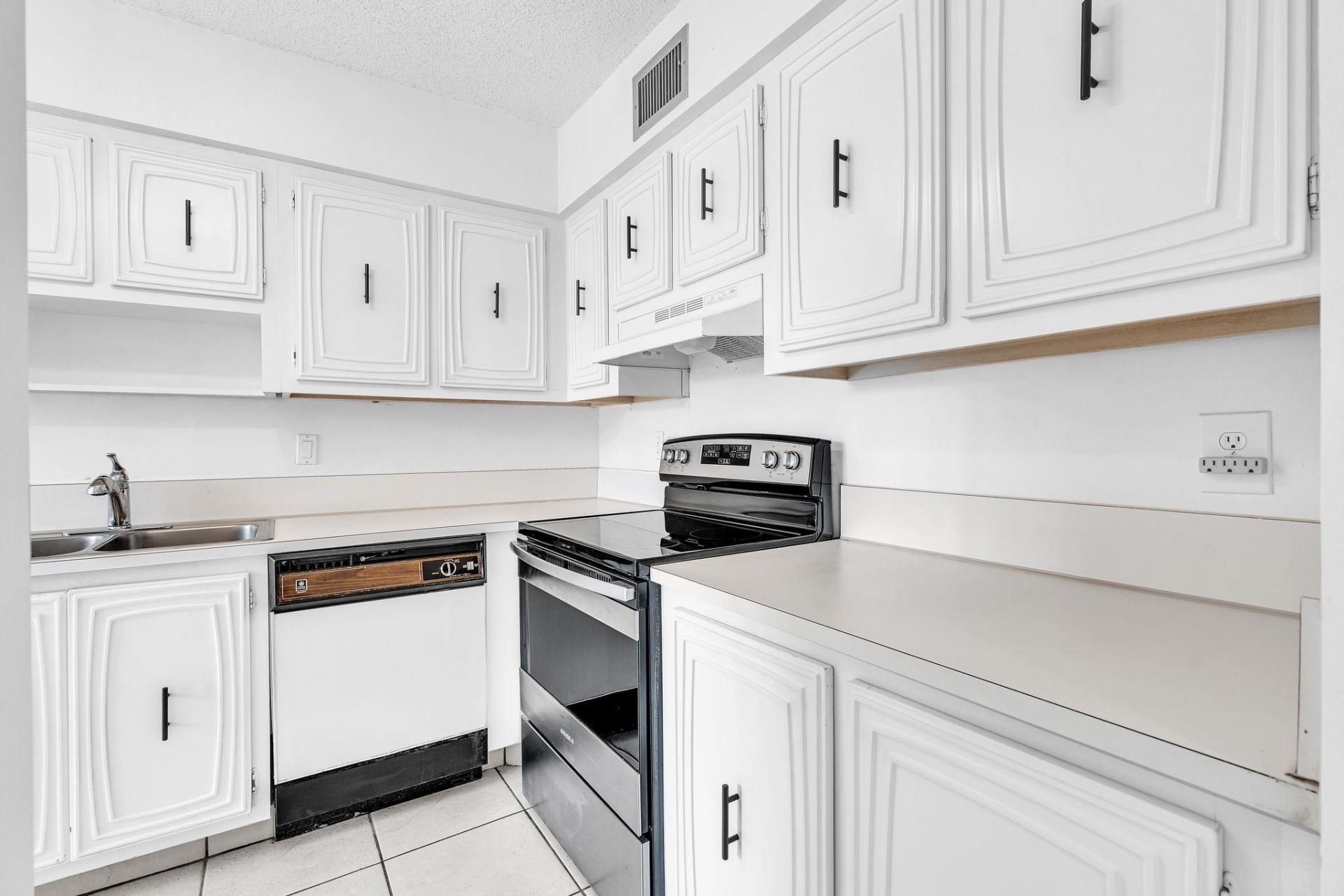 13721 Flora Place, Unit D, Delray Beach, FL 33484 Photo