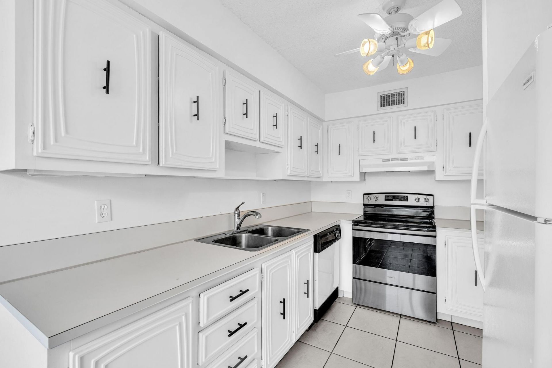 13721 Flora Place, Unit D, Delray Beach, FL 33484 Photo