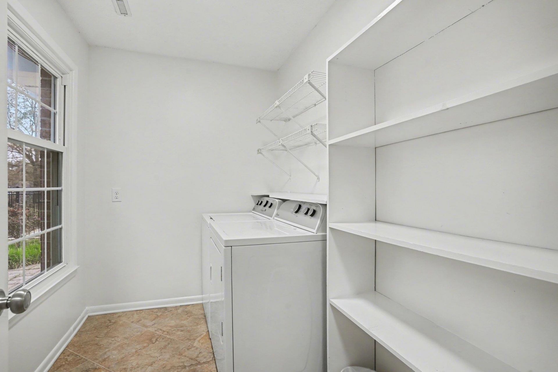 1930 Kate Ln. Photo 33