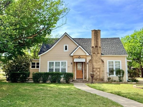 1122 4th Street , Graham, TX 76450