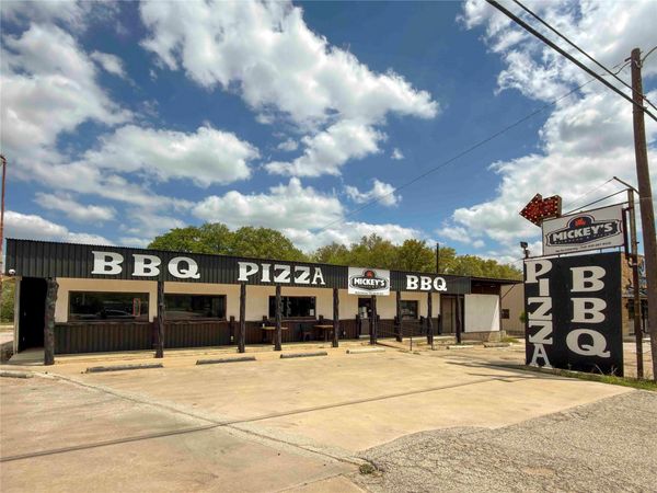 211 S Us Highway 281 , Johnson City, TX 78636