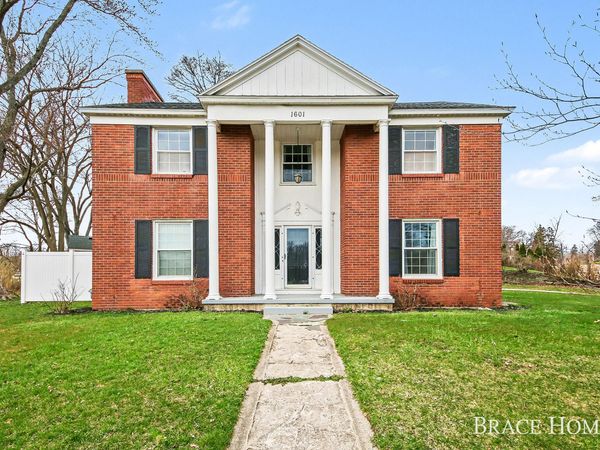 119 Bristol Avenue NW, Grand Rapids, MI 49504