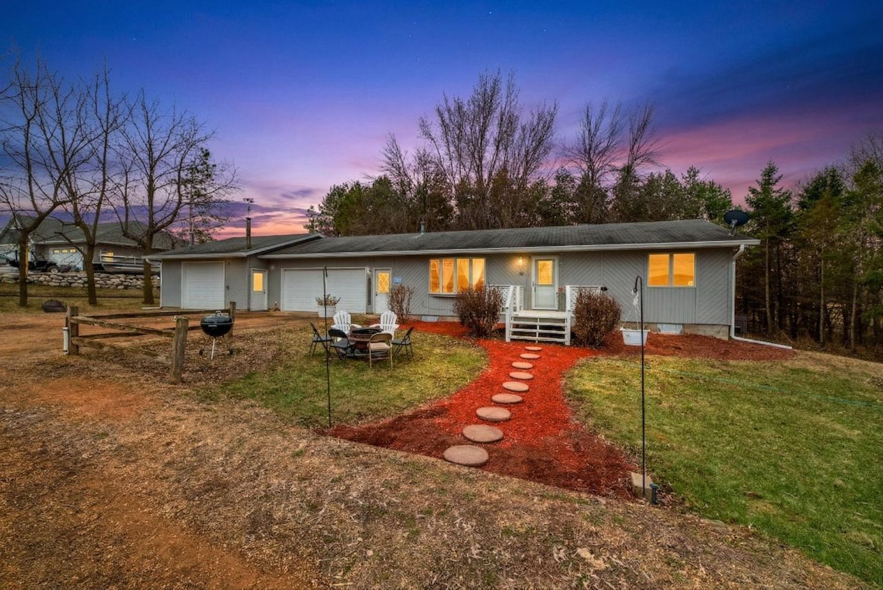 11841 W 250th Street, Belle Plaine, MN 56011