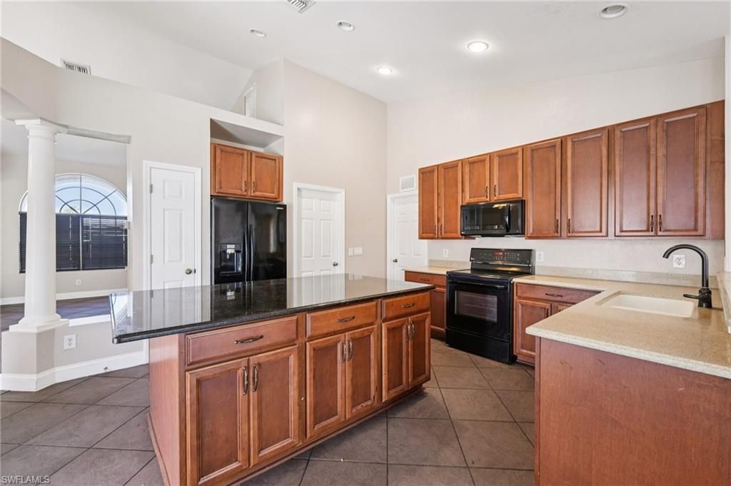 18310 Plumbago Ct, Lehigh Acres, FL 33972 Photo