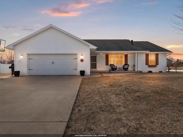 364 WOODEN SHOE CIRCLE, Kaukauna, WI 54130