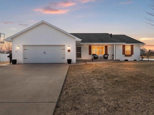 364 WOODEN SHOE CIRCLE, Kaukauna, WI 54130