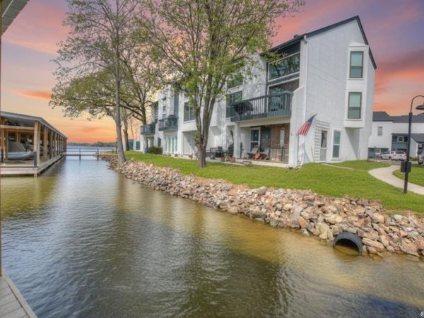 700 GRAND POINT Drive, Unit 8-4, Hot Springs, AR 71901