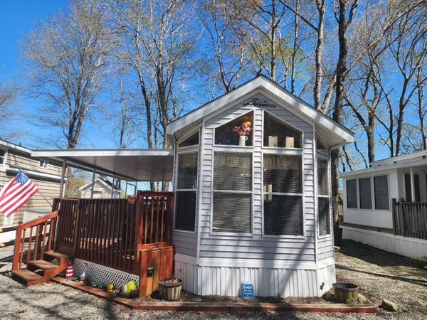 42 Pierce , Preston, CT 06365