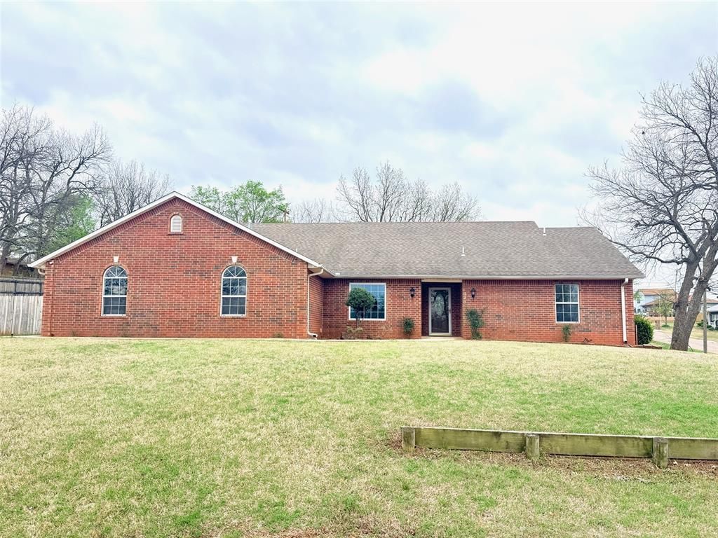 223 W 4th Street, Chandler, OK 74834 Main Photo