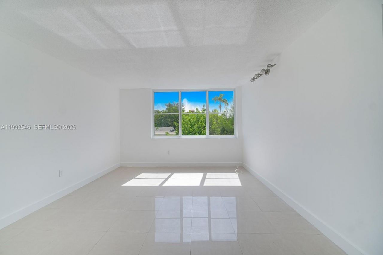 1075 93rd St , Unit 203, Bay Harbor Islands, FL 33154 Photo