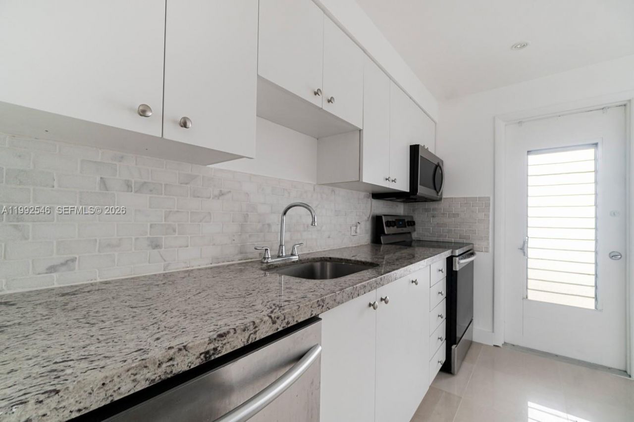 1075 93rd St , Unit 203, Bay Harbor Islands, FL 33154 Photo