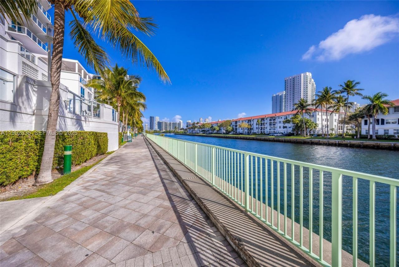 3030 NE 188th St, Unit 602, Aventura, FL 33180 Photo