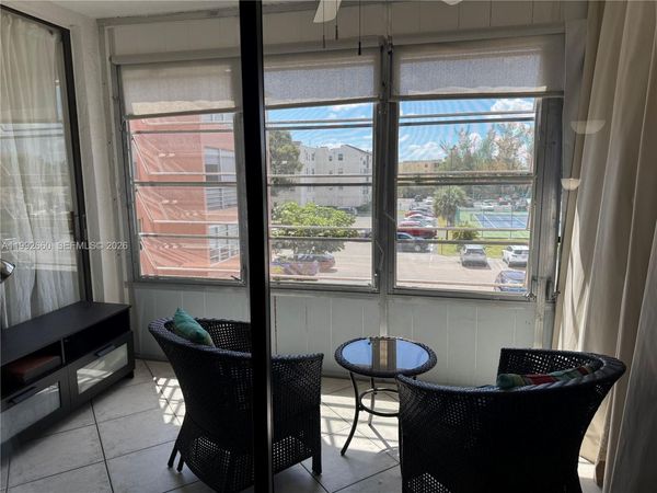 2861 Somerset Dr, Unit 318, Lauderdale Lakes, FL 33311