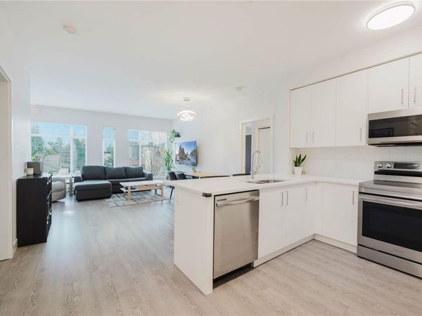 707 Treanor Ave, Unit 202, Langford, BC V9B 0X7