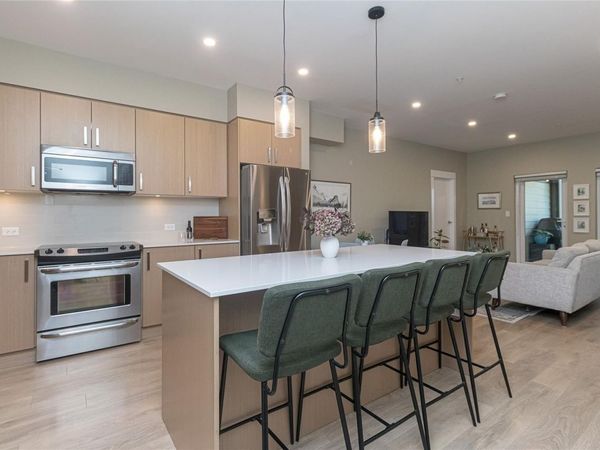 290 Wilfert Rd , Unit 303, View Royal, BC V9C 0H6