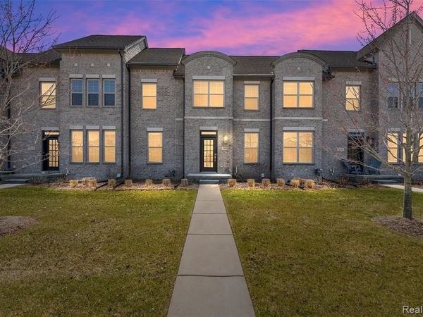 1040 LAMB Drive, Troy, MI 48085