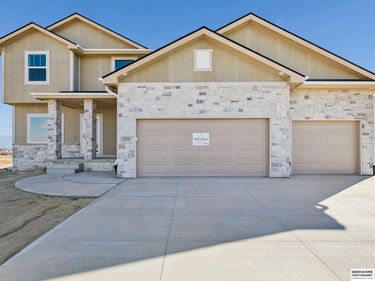 18055 Sycamore Drive, Gretna, NE 68028