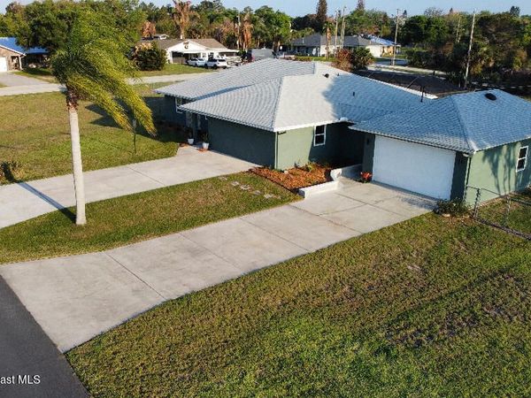 9010 Central Avenue , Sebastian, FL 32976