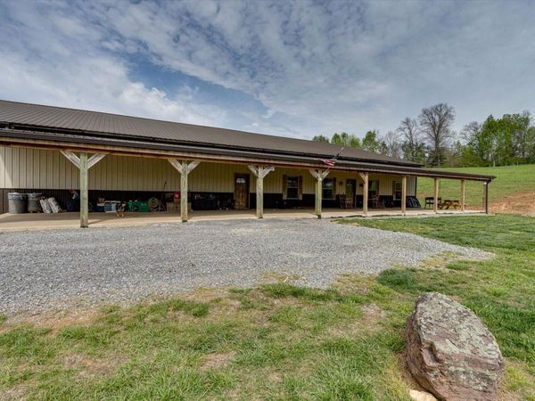 180 Mecca Pike, Tellico Plains, TN 37385
