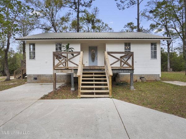 3401 Goldenrod Avenue, Moss Point, MS 39562