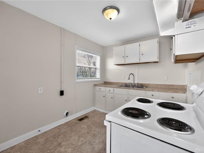 4075 Middlehurst Lane, Dayton, OH 45406 Photo 11