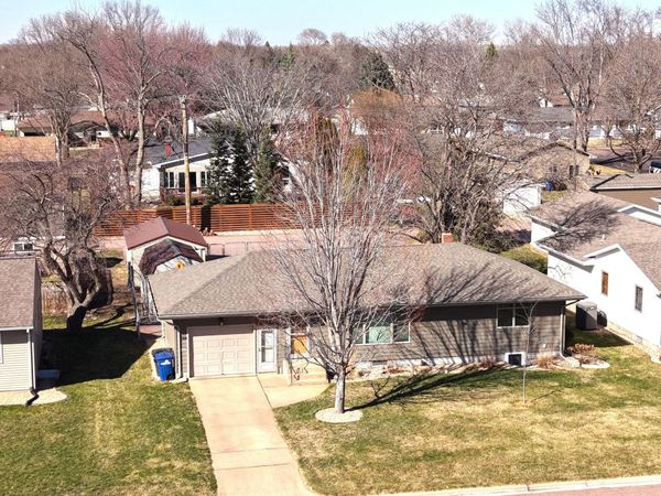 1414 E 3rd Ave, Mitchell, SD 57301