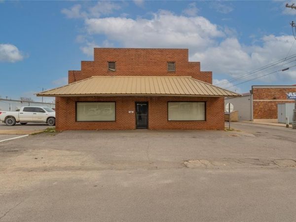 112 N State Street, Weatherford, OK 73096