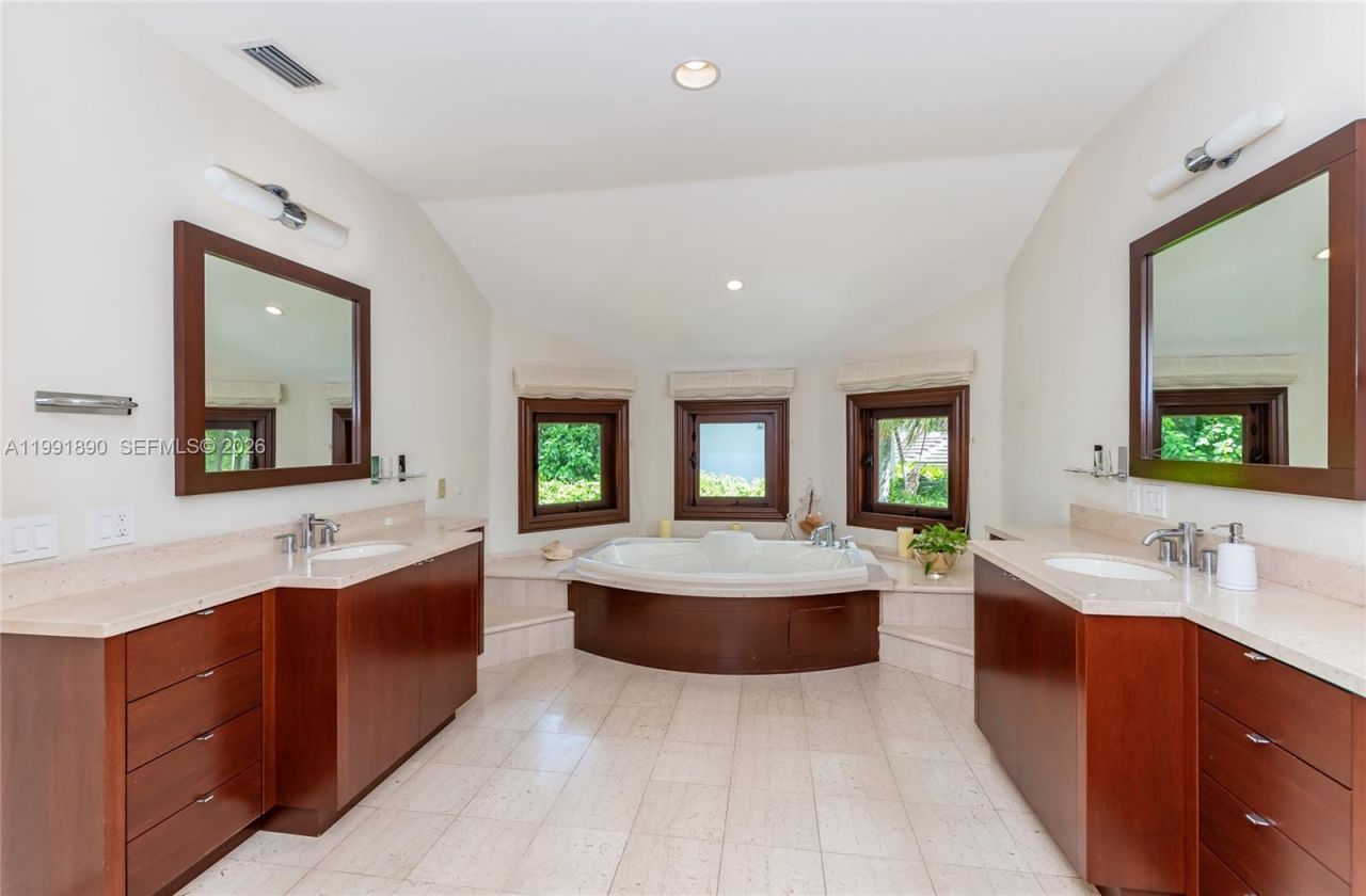 174 Isla Dorada Blvd, Coral Gables, FL 33143 Photo