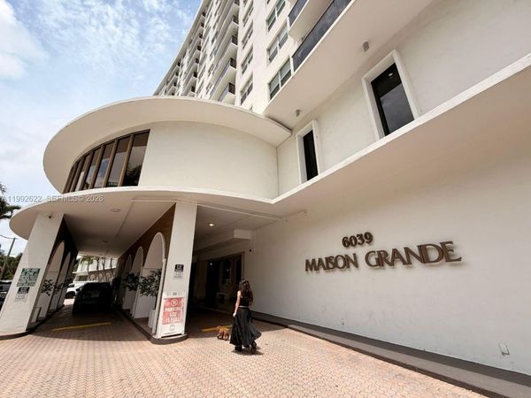 6039 Collins Ave, Unit 1506, Miami Beach, FL 33140