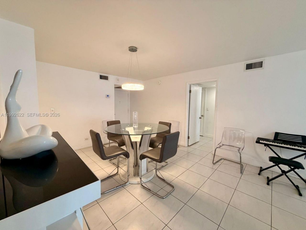 6039 Collins Ave, Unit 1506, Miami Beach, FL 33140 Photo